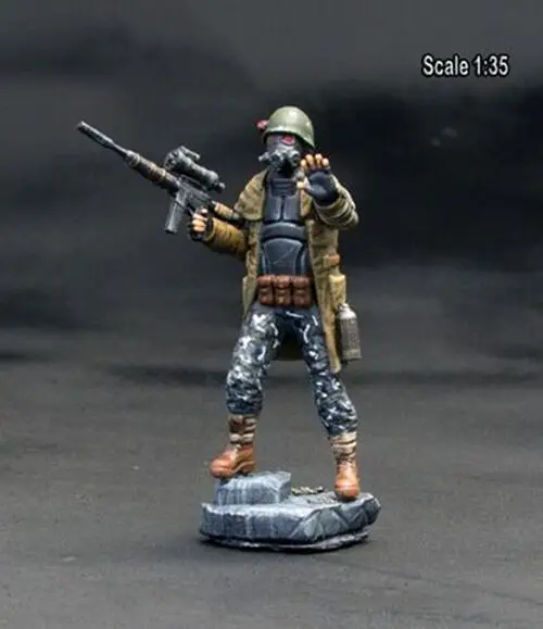 1/35 Scale Unpainted Resin Figure Post Apocalyptic Guard ( With Base
