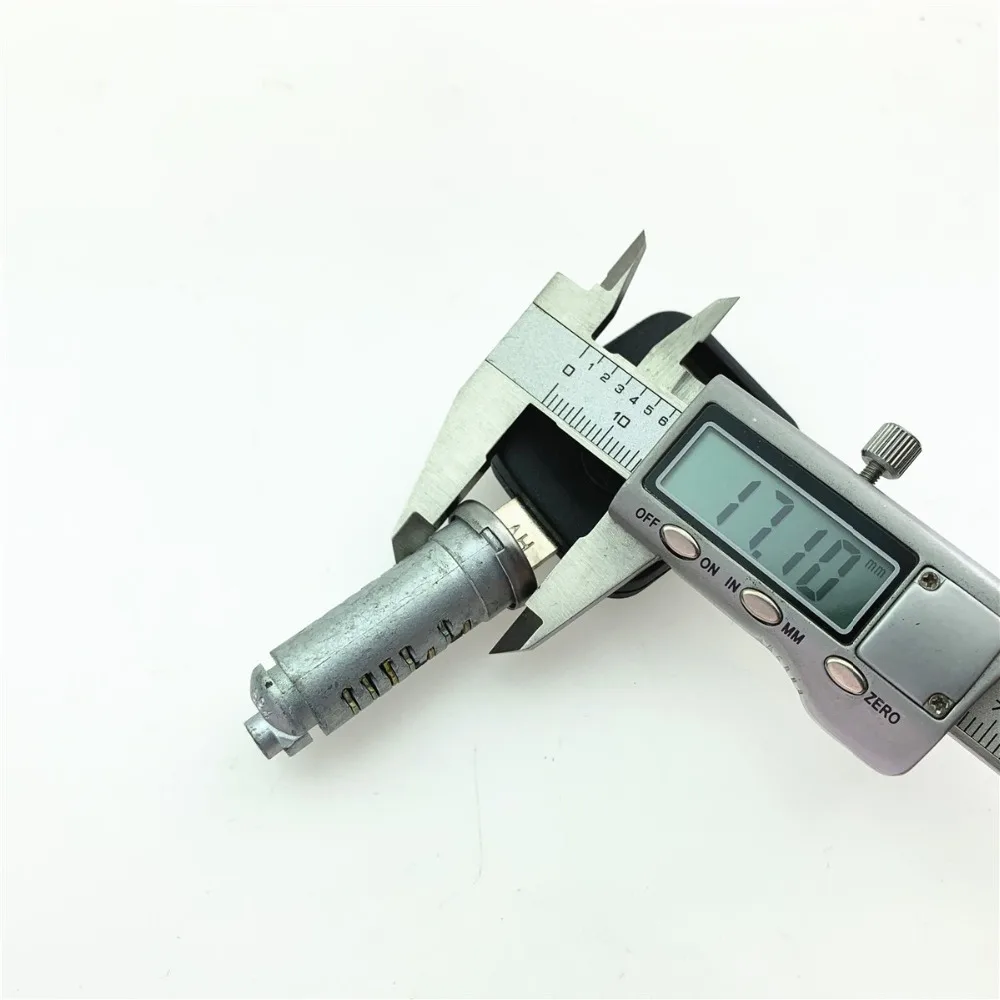 Description Picture 6 of itemLock hardware auto parts auto fuel tank lock cylinder Tana 99-2000- Fuel tank cap Fuel tank lock Key lock cylinder -3000 Zhijun