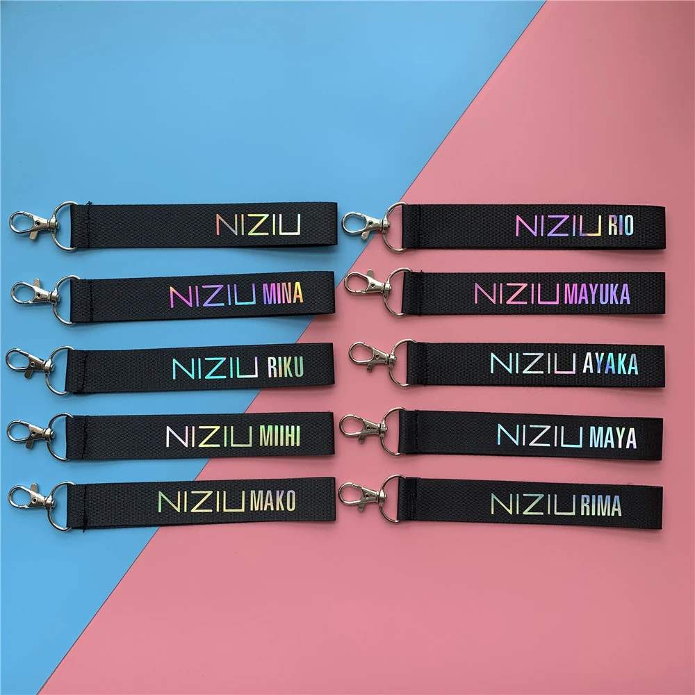 Kpop Jyp日本アイドルグループniziuレーザー名電話ストラップwithuバッグキーホルダーアクセサリーmayukaマヤ Brooches Aliexpress