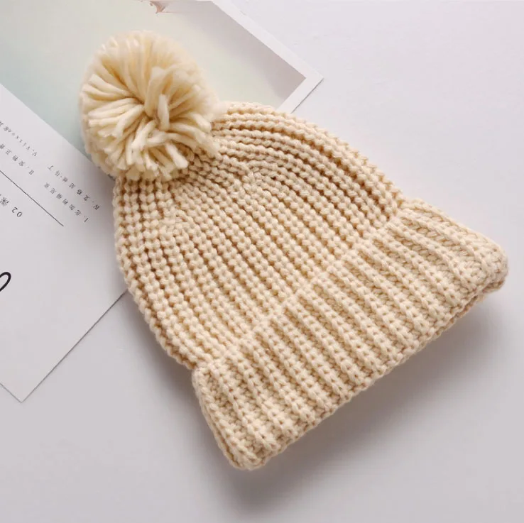 Новая бархатная вязаная шапка для маленьких мужчин и женщин, шапка для малышей на осень и зиму, плотная теплая вязаная шапка ярких цветов - Цвет: beige
