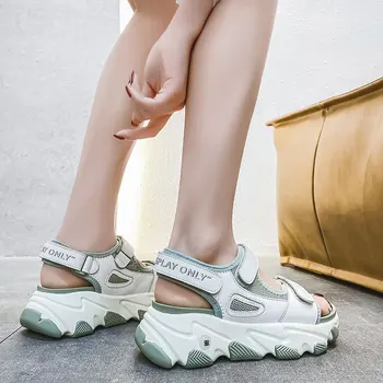 

Yiluan Brand Sports Style Dad Sandals Female 2020 Summer New Casual Beach Shoes Woman Platform Wild Velcro Tde Shoes Women