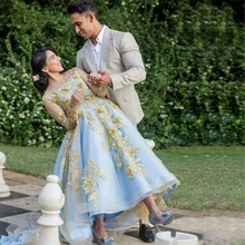 Синий светильник для выпускного вечера с золотыми кружевами цветочной аппликацией трапециевидной формы с длинным рукавом и цветочным узором