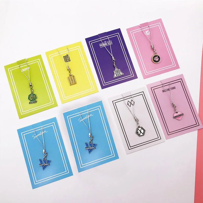 

KPOP Keychain BLACKPINK EXO GOT7 TWICE SEVENTEEN NCT Key Chains Keyring Accessories Jewelry Gift Enamel Metal Phone Key Holder