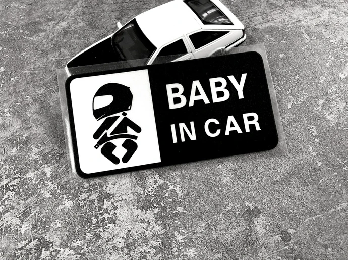 2X Car Styling Decalcomanie In Vinile Cute Baby In Car Helmet Rider Moto Auto Tank Sticker
