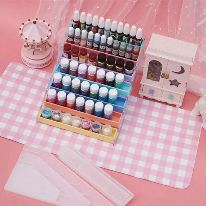 Рисунок 4 - Ювелирные изделия из смолы пигментные