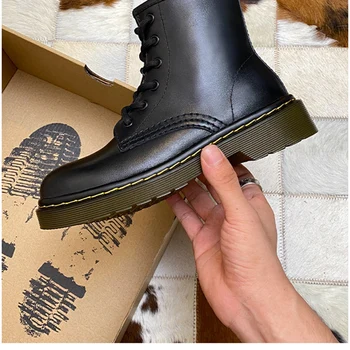 

Vallu 2020 Martin boots women's winter plus velvet short boots 6 holes low to help British style retro motorcycle boots