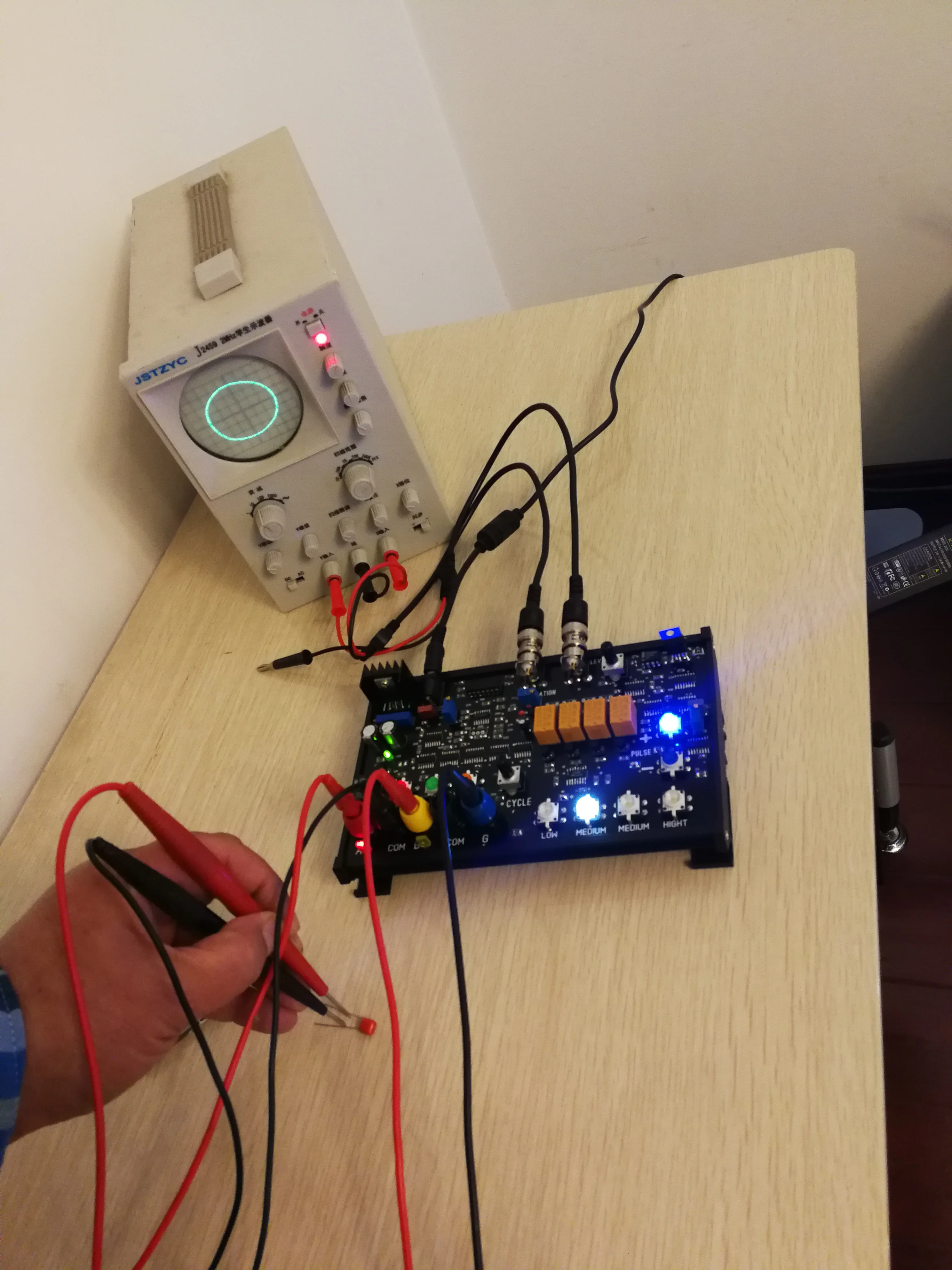 Dual-channel Circuit Board Repair Online Tester VI
