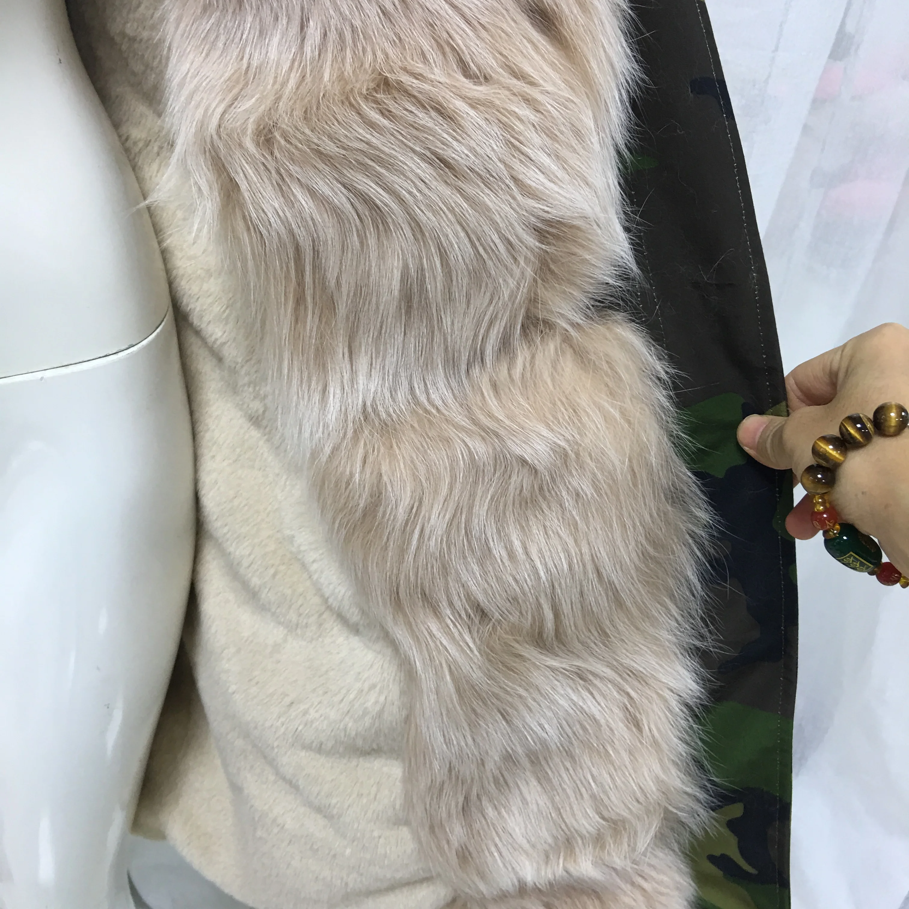 Новейшая Симпатичная повседневная женская куртка абрикосового цвета из натурального меха шотландки с воротником-манжетой спереди, камуфляжная зимняя куртка