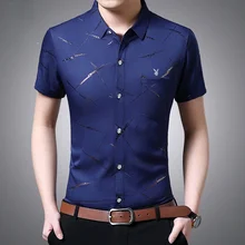Camisa de manga curta masculina de luxo verão nova camisa de seda gelo único remendo bolso magro macio confortável casual vestido camisa impressa