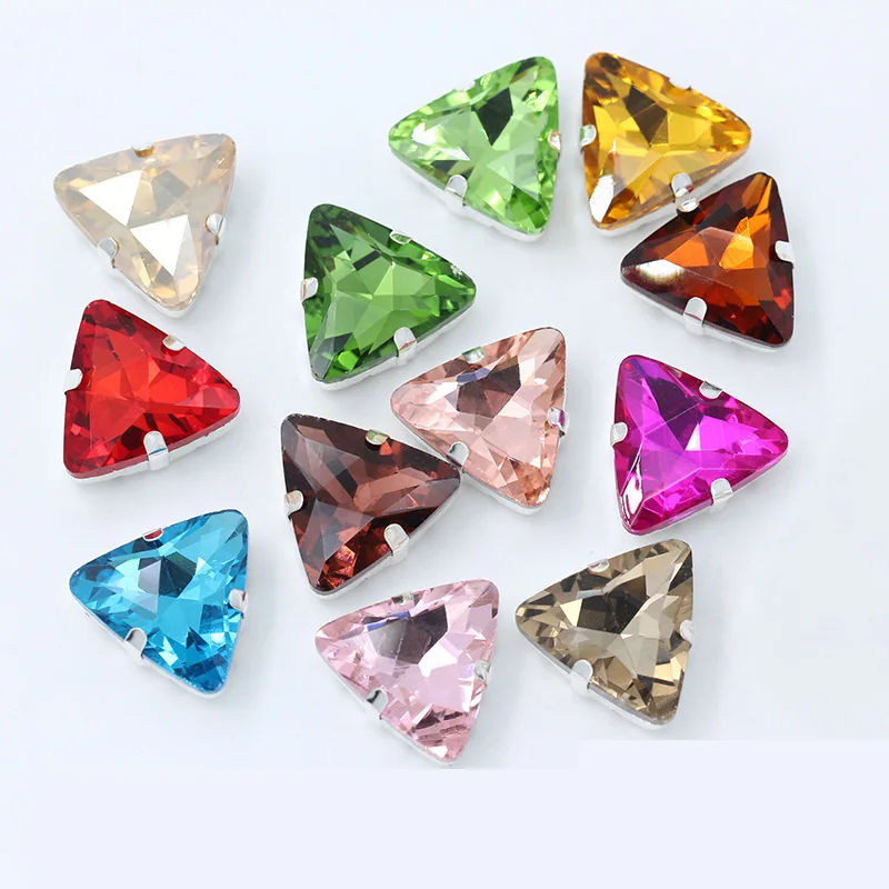 CrystalGlasstrianglewithsilverclawrhinestonesewonClawSetting