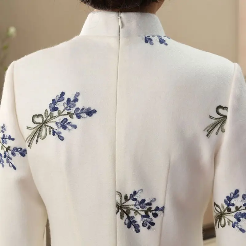 Chinese Style Autumn white new retro embroidered cheongsam improved thick wool wool long-sleeved cheongsam daily cheongsam dress
