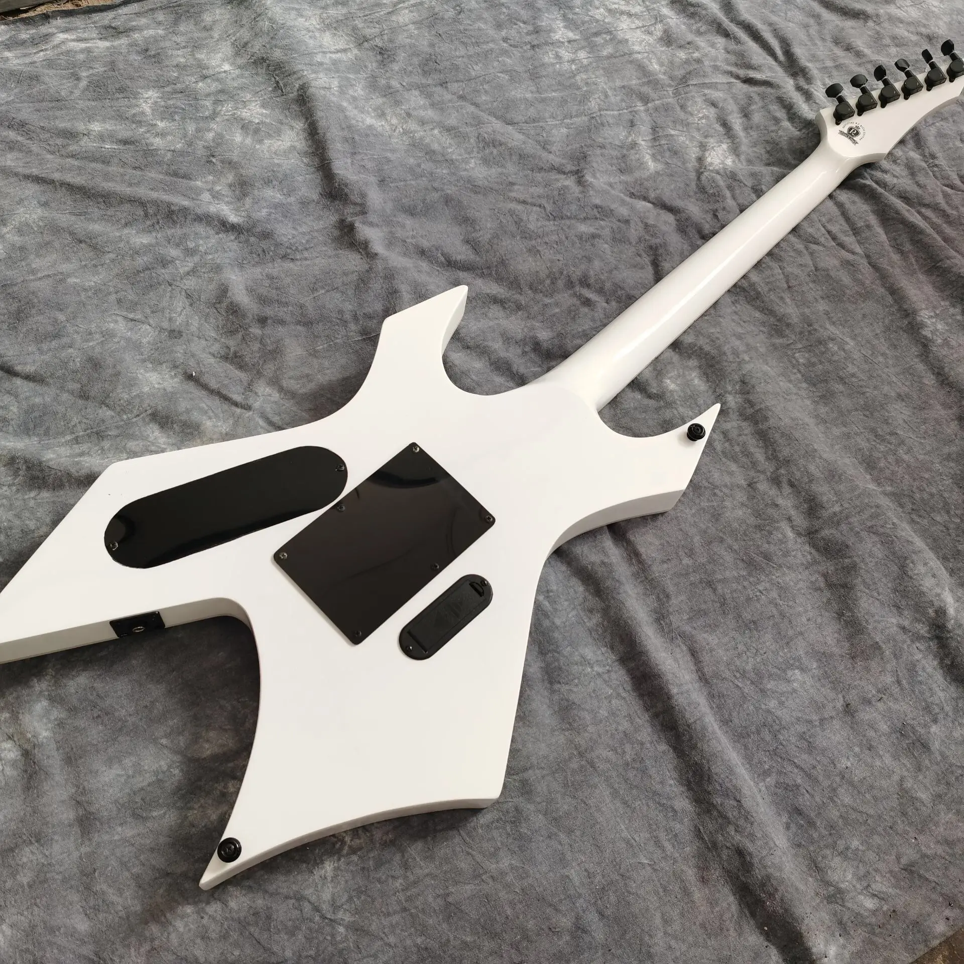 Электрогитара. Гитара белого цвета ra. Ручная работа 6 стингов gitaar. Высококачественные звукосниматели. Реальные фотографии