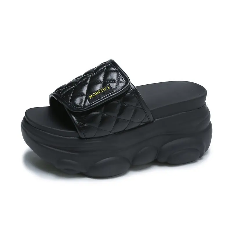 Женские шлепанцы на танкетке сандалии платформе и высоком каблуке с открытым