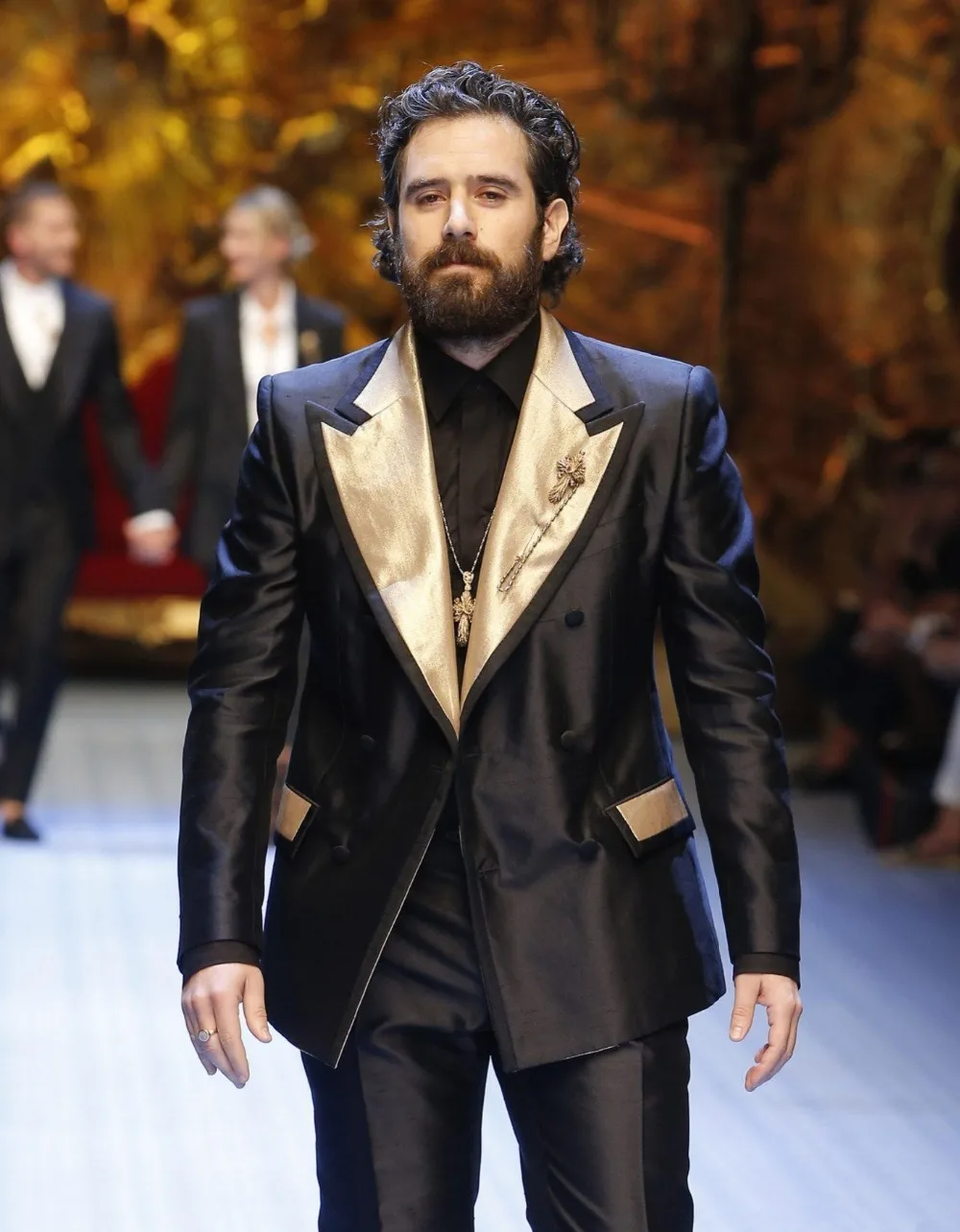 Top-Quality-Suits-Two-Pieces-Mens-Designer-Suit-Custom-Made-Gold-Lapel-Groom-Tuxedos-for-Weddings (1)
