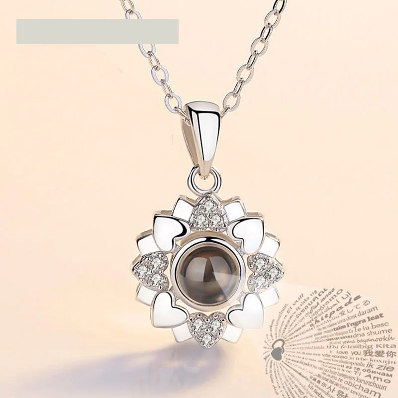 Collier Projecteur - "Je t'aime" en 101 Langues