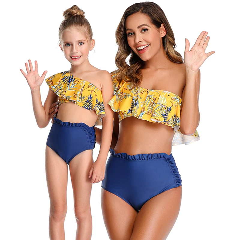 

2020 New Summer Mother Daughter Swimsuit Mommy And Me Swimwear Family Matching Clothes Look Mom and Baby Beach Outfits