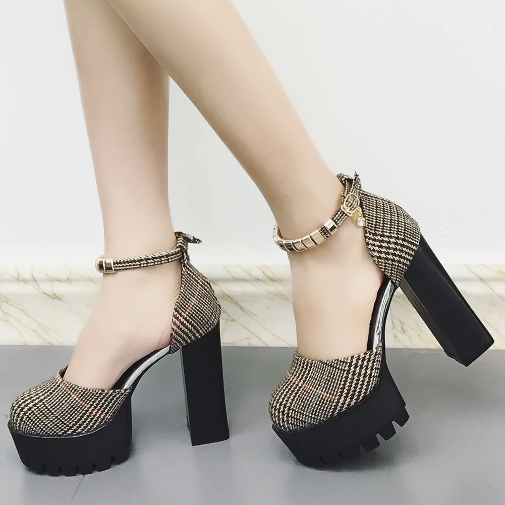 toe covered summer shoes