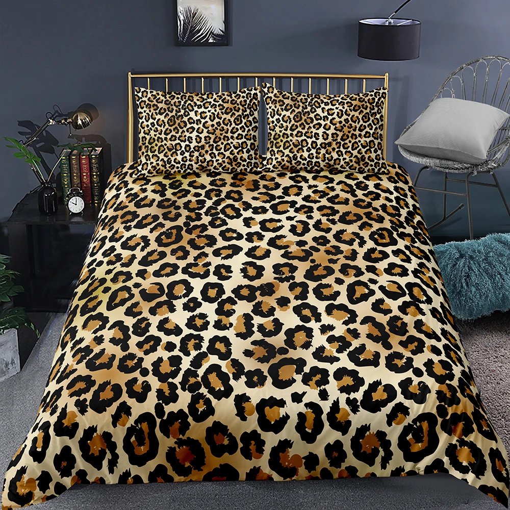 Комната в леопардовом стиле. Леопардовая кровать. Спальня с леопардовым принтом. Леопардовая кровать. Плед леопард.