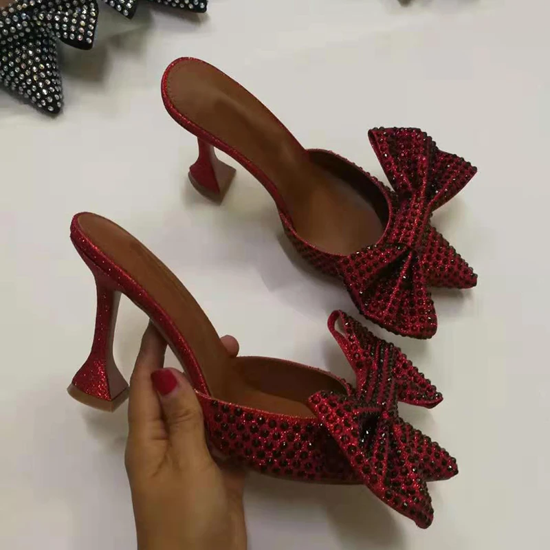 Босоножки со стразами; женская обувь на необычном высоком каблуке с острым носком и бантиком-бабочкой; женская пикантная обувь для вечеринок