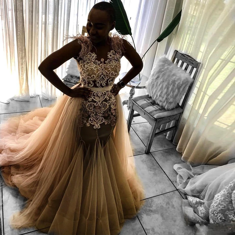 

Newest Champagne Mermaid Pearls Wedding Dresses with Detachable Train Feather Tulle Bridal Gowns Appliques Country Wedding Gown