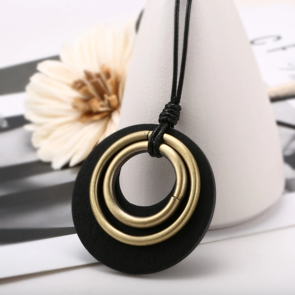 

Retro Necklace For Women Vintage Statement Alloy Circle Wooden Round Pendant Necklaces Jewelry Long Wax Leather Chain Gift 2019