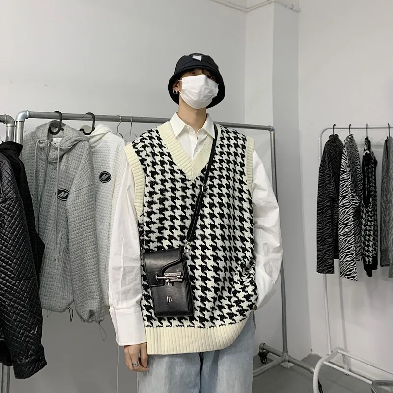 

2021 Fall Men's Retro Loose Wild Houndstooth Knitted V-neck Pullover Vest