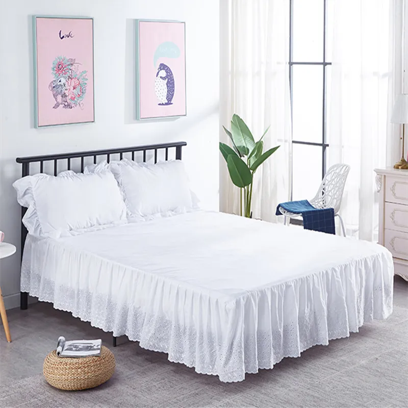 Покрывало бежевое/белое из полиэстера и хлопка с вырезом вышивкой для кровати 38