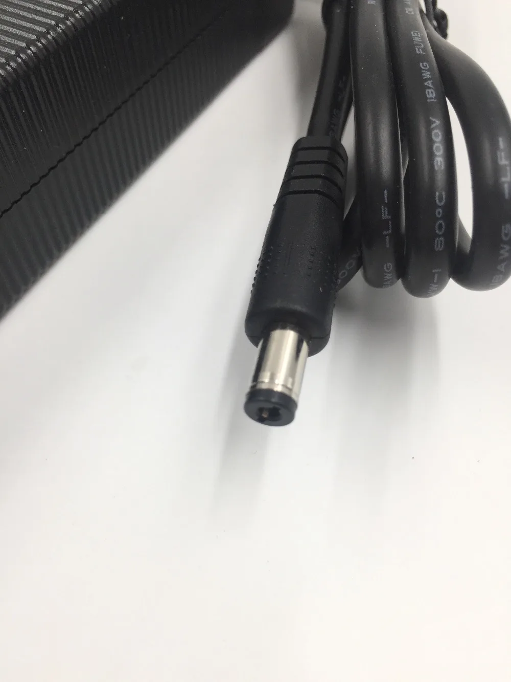 37,8 в 2A INPUT100-240V DC Выход: 37,8 в 2A зарядное устройство для 9 серий хорошего качества литий-ионный аккумулятор