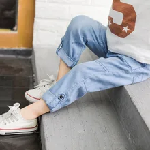 Детские джинсы г. Тонкие новые стильные повседневные штаны из натурального хлопка для мальчиков модные летние детские шаровары с защитой от комаров