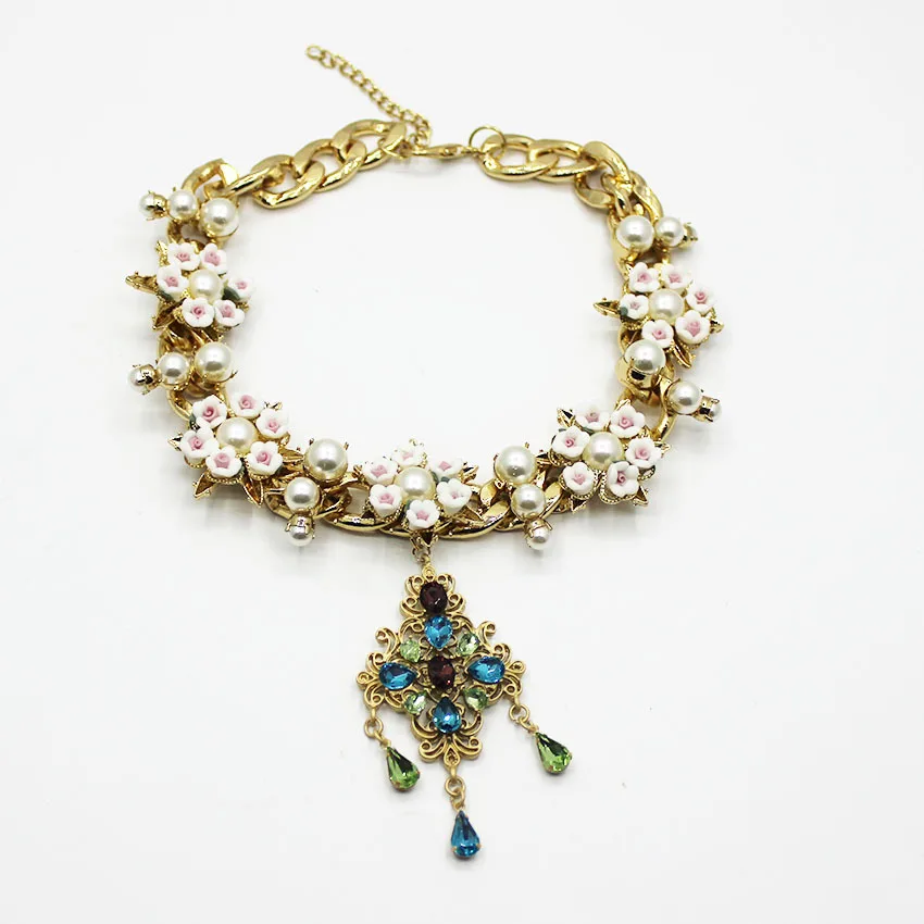 

Baroque Pearl Necklace Gold Chains Bling Chunky Trendy Fashion Flower Jewelry Rhinestone Choker Fringe Necklace Beach Delicate