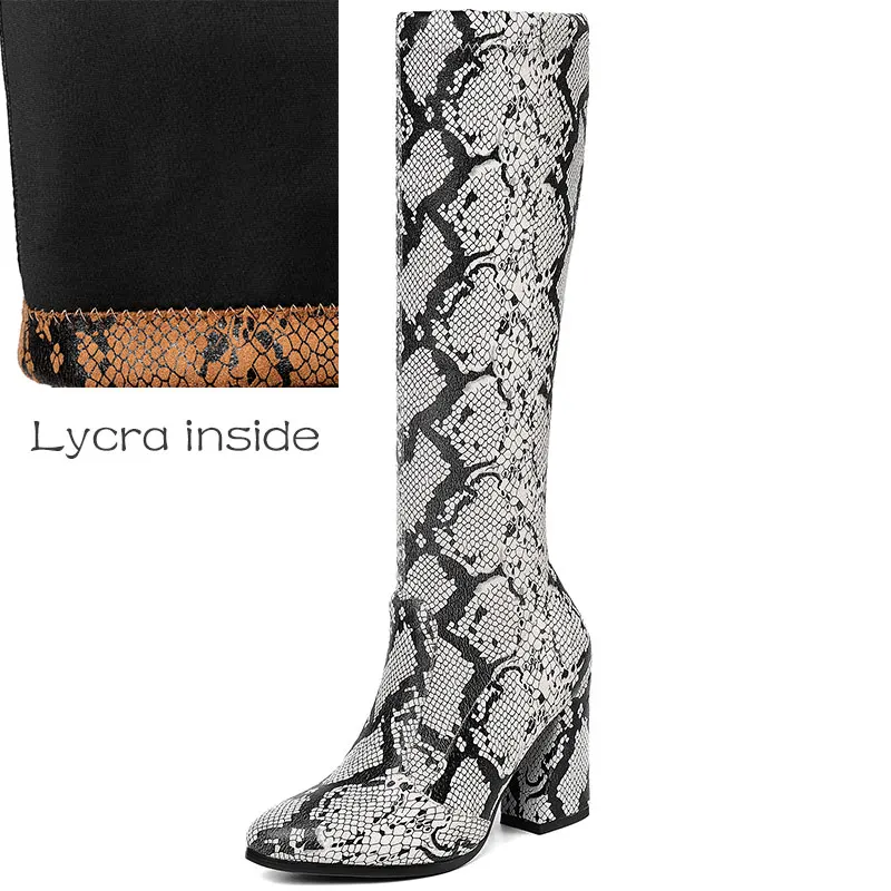 Lycra inside Beige Sgesvier/ г. Модные сапоги до середины икры из змеиной кожи без застежки пикантная Осенняя женская обувь с острым носком на высоком квадратном каблуке размер 43 - Цвет: Lycra inside Beige