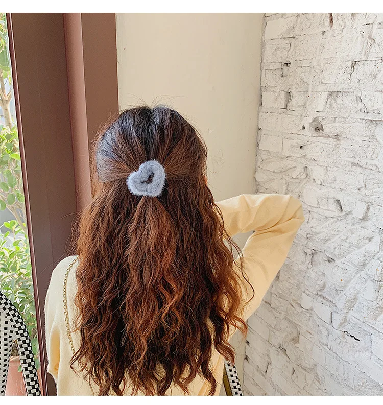 Корейская зимняя плюшевая повязка для волос, когти, одноцветные сплавные заколки для волос для женщин и девушек, модные треугольные геометрические заколки для волос в форме краба