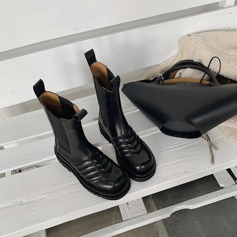 Черные ботинки «Челси» из натуральной кожи на толстой подошве; женские полуботинки на плоской подошве с круглым носком в британском стиле; женские повседневные ботинки для езды на мотоцикле - Цвет: black corrugation