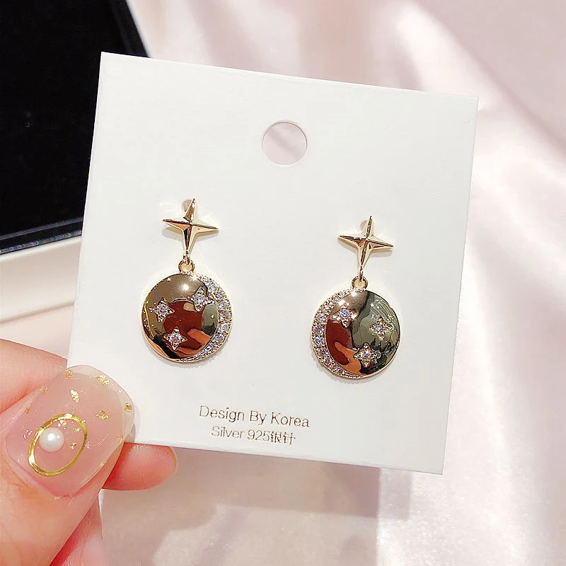 Изысканные микро проложили кубический цирконий серьги в виде Луны и звезды