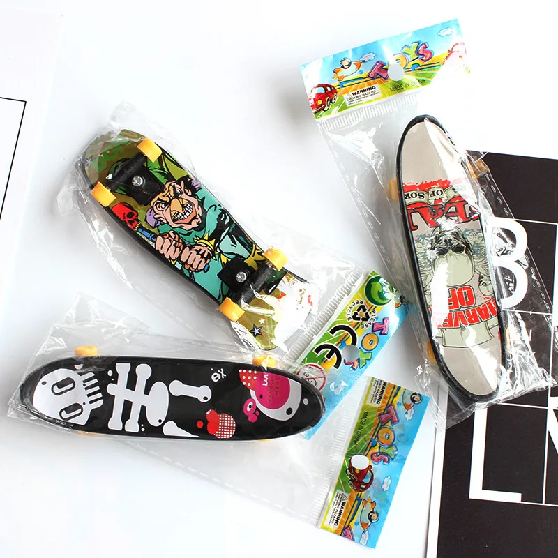 1pcs Mini Finger Skateboard Emerging Children's Toy Creative Fingertip Sports Mini Toy