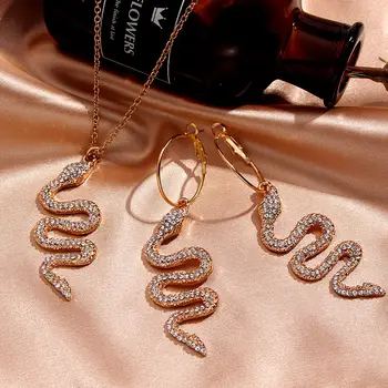 

JUST FEEL Vintage Snake Crystal Pendant Necklace For Women Personality Gold Color Clavicle Chain Exquisite Jewelry Party Gifts