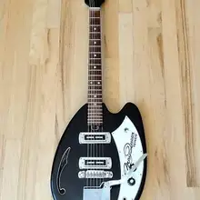 На заказ электрогитара такая же на фото, но аппаратные средства будут отличаться