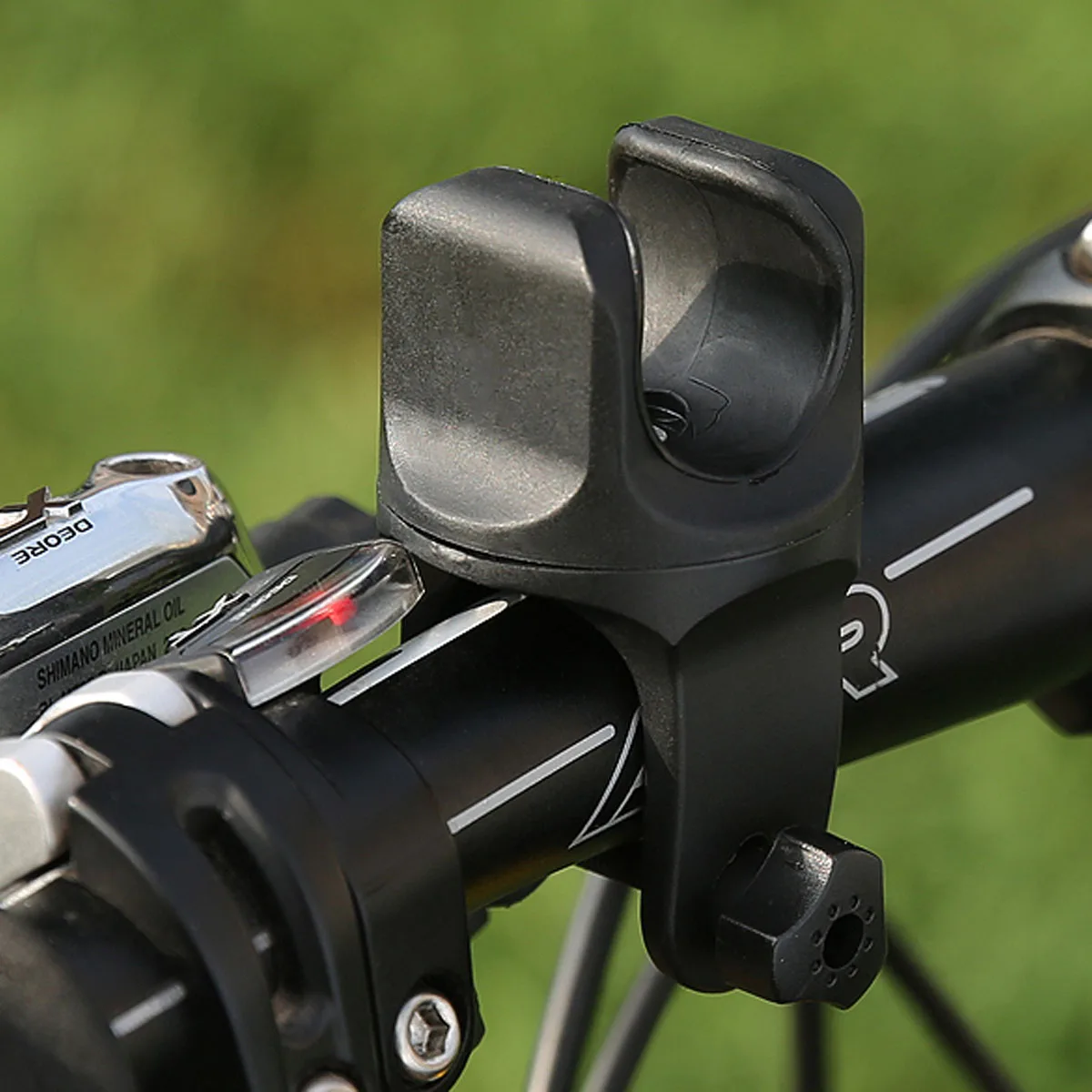 360 Swivel Bicycle Front Mount LED Flashlight Holder Clip Rubber for 20-26mm Diameter bicycle flashlight holder
