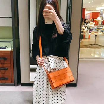 

2020 new fashion personality small square bag wild shoulder messenger bag leather woven square tofu bag female