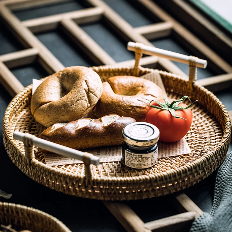 

European Retro Handwoven Rattan Storage Tray With Wooden Handle Round food Bread Cake Fruit plate Dinner Serving Kitchen
