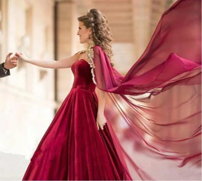 burgundy-velvet-2020-prom-dresses-with-cape-gold-lace-applique-abendkleider-arabic-long-formal-pageant-dress-elegant-ball-gown-evening-dress (1)_副本