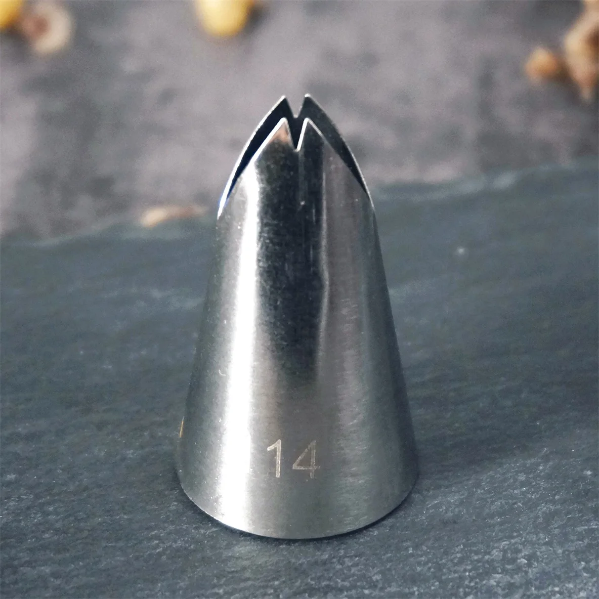 

#114 Piping Nozzle Icing Tip Pastry Tips Cup Cake Decorating Baking Tools Bakeware Create Leaf Leaves Large Size