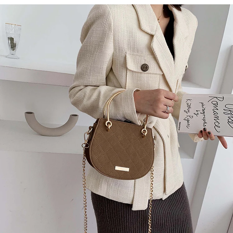 Autumn And Winter Fashion Wild Solid Color Messenger Bag Messenger Bag Width 19cm Height 15.5cm Thickness 8cm