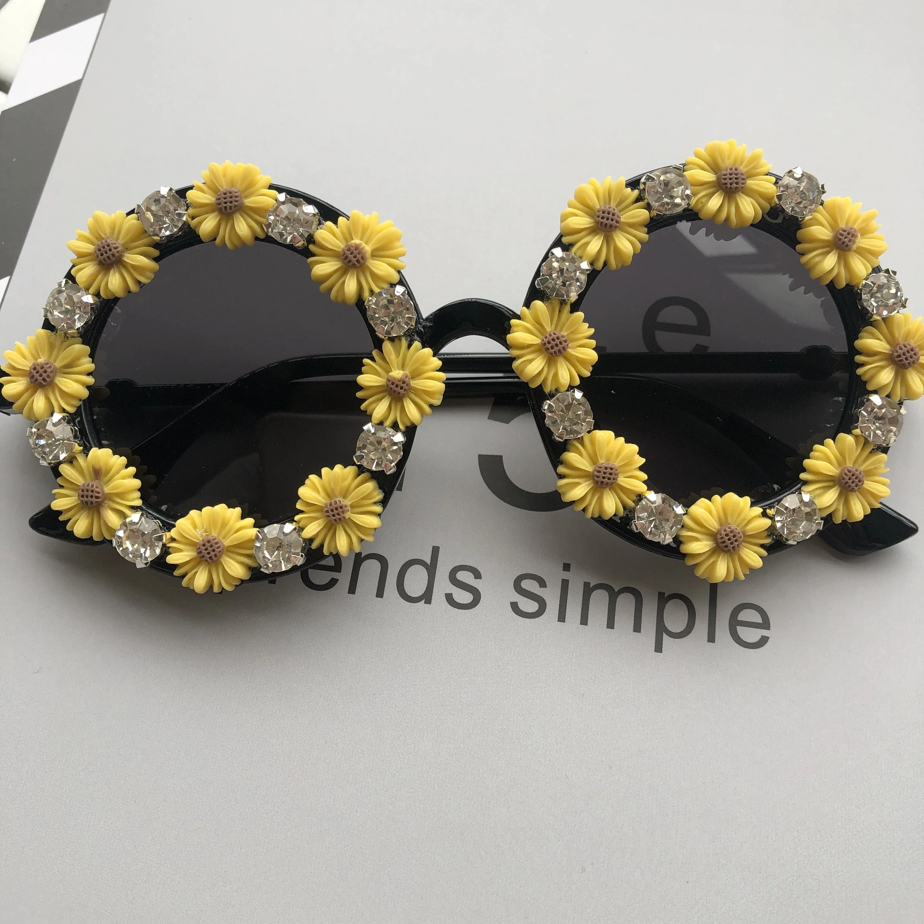 Новые модные круглые цветочные солнцезащитные очки 2019 Роскошные жемчужные с