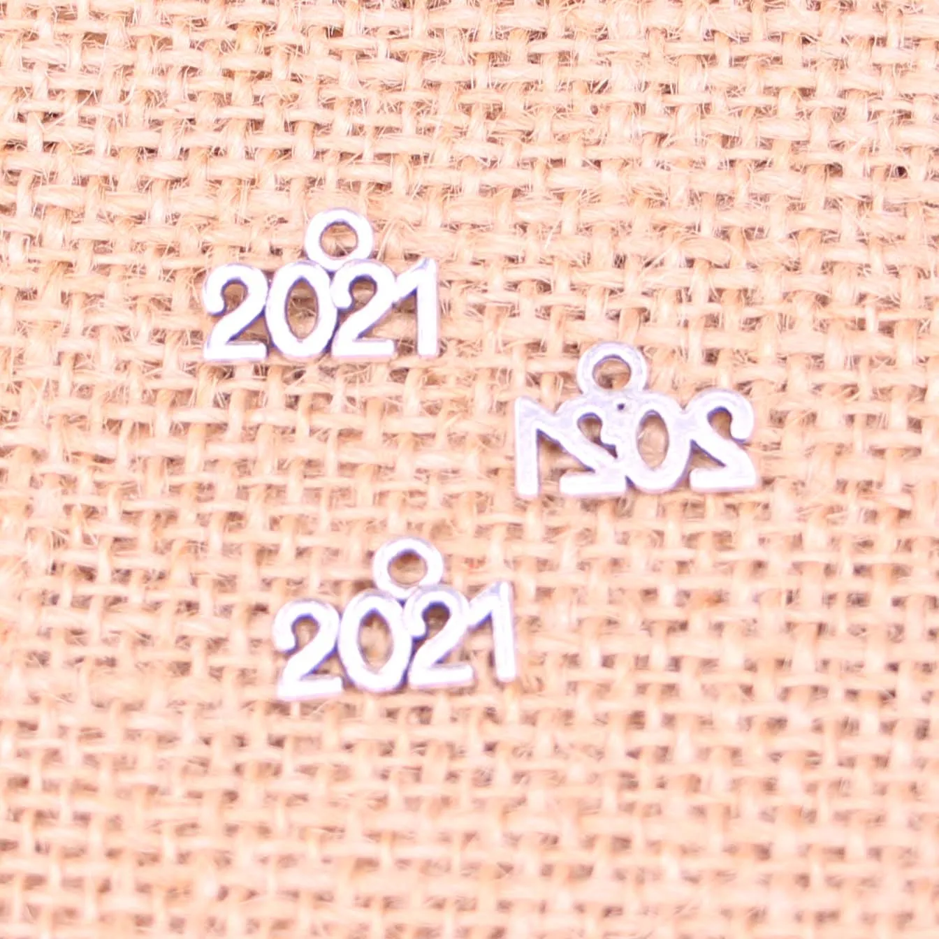 50 шт антикварные серебряные цифры года Подвески цифровой кулон DIY ожерелье Изготовление ювелирных изделий ручной работы 14*9 мм