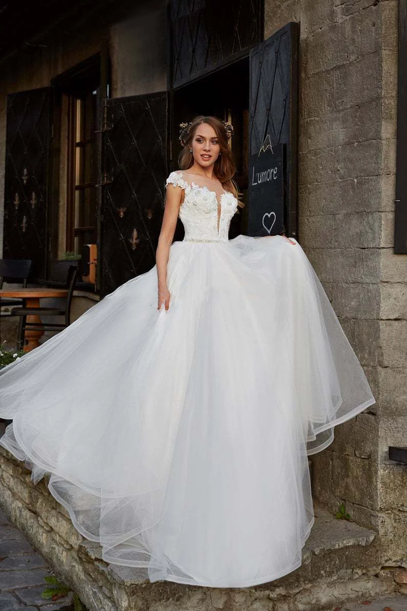A Line Princess Wedding Dresses with Beaded Sash Lace Appliques Scoop Neck Short Sleeves Wedding Gowns Button Back Vestidos