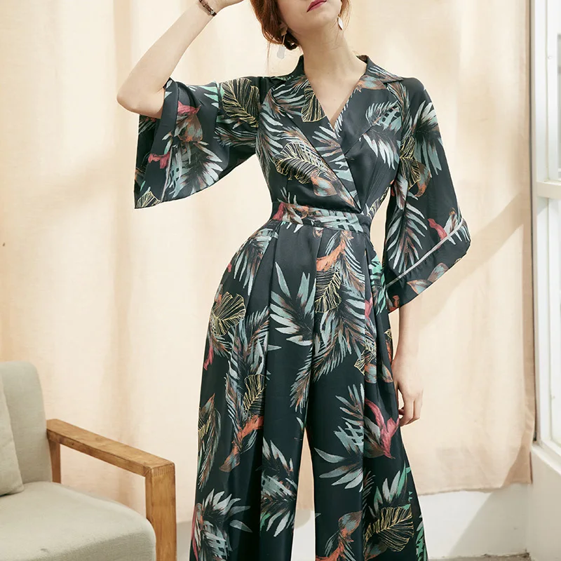 Slim, high waist, Korean wide-legged pants with V-collar and Thai dress pants jumpsuit new