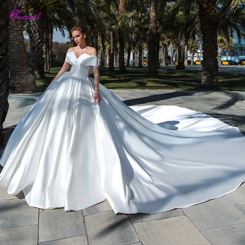 

Fsuzwel New Gorgeous Chapel Train Satin Ball Gown Wedding Dresses 2020 Elegant Strapless Pleated Princess Bridal Gown Plus Size