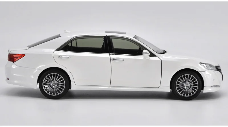1:18 Высокая тщательная TOYOTA Корона сплава Модель автомобиля статические металлические модельные автомобили с оригинальной коробкой