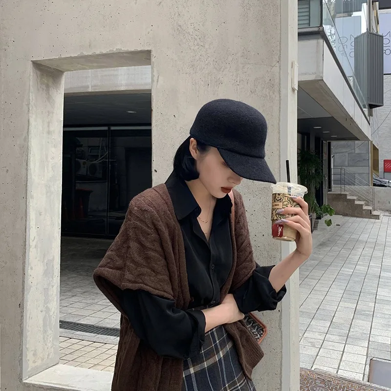 

Black And White with Pattern Brim Hat Women's Woolen Dome Short Brim Casual Versitile Fashion Show Face Students Small Topee